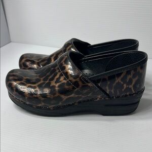 Dansko Leopard Print Clogs- sz 38/7.5-8